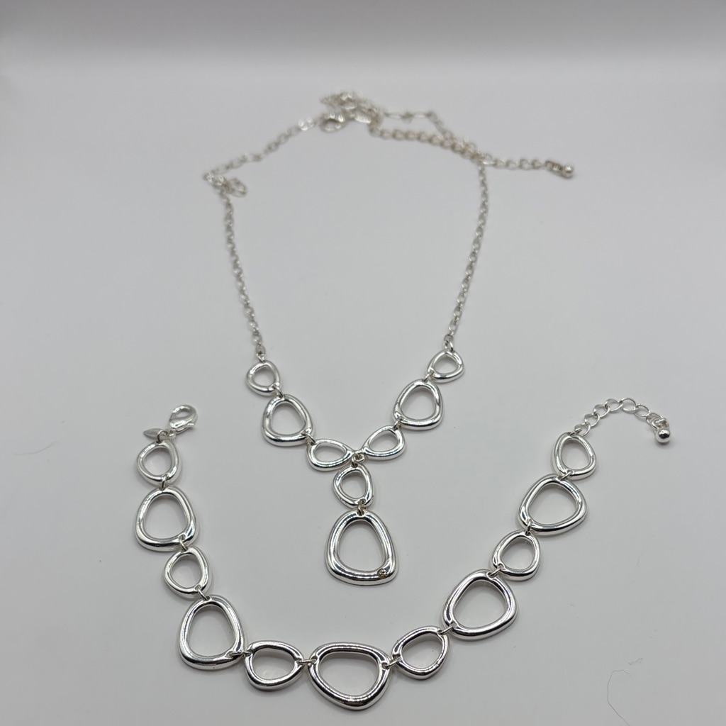 Saq Silver Necklace And Bracelet Set